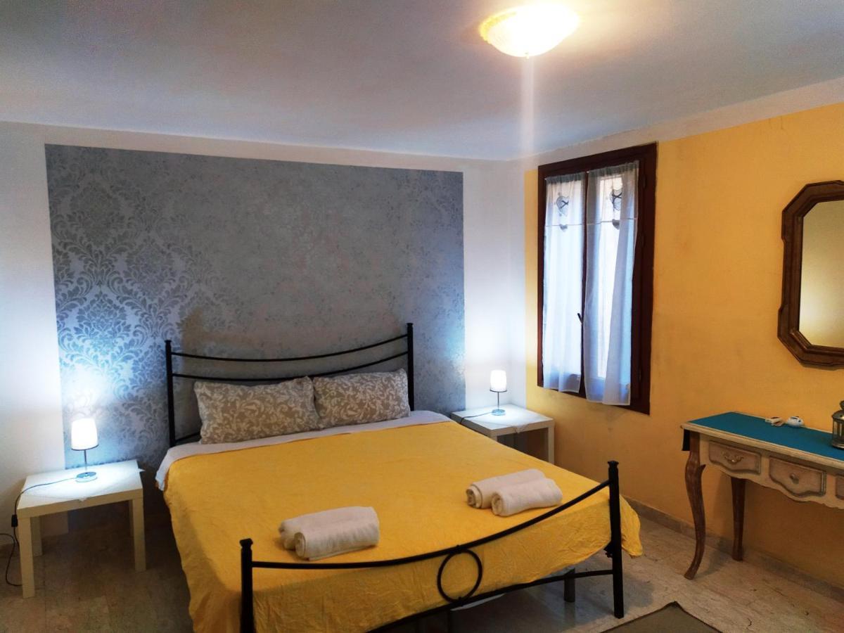 Two Steps From Rialto Bridge Hotel Venesia Bagian luar foto