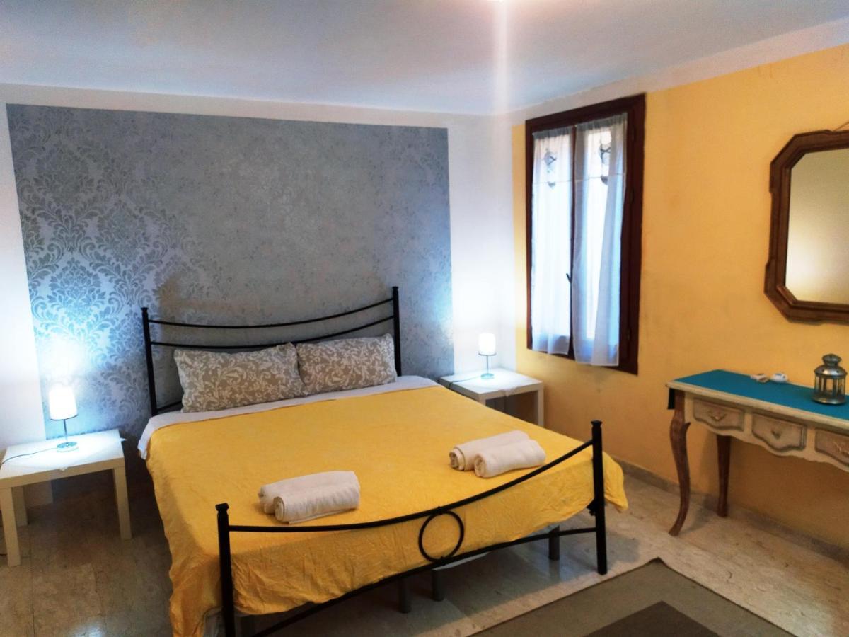 Two Steps From Rialto Bridge Hotel Venesia Bagian luar foto
